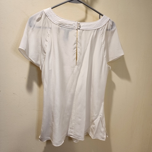 WHITE HOUSE BLACK MARKET ivory 100% silk relaxed fit  sequins top size M - Picture 7 of 11